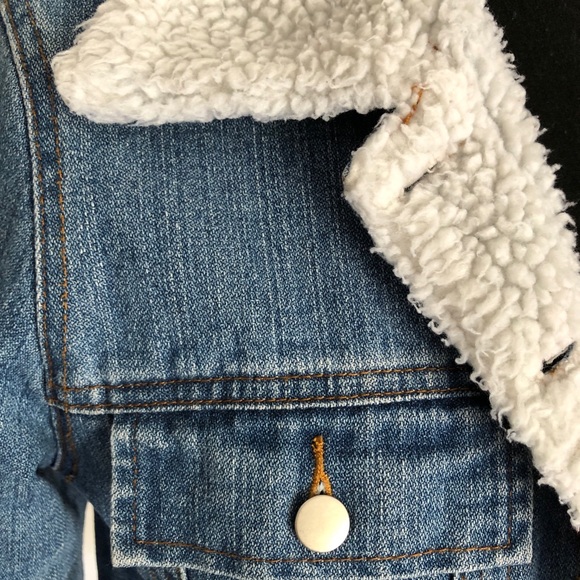 Honey Punch jean jacket with Sherpa interior size S - Picture 2 of 9